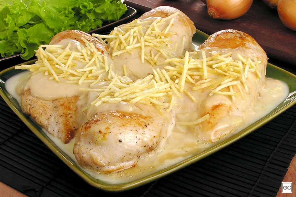 Ir para  <p>1kg de fil&eacute; de peito de frango<a name="ingredientes"></a>;</p>

<p>100g de bacon cortado em tiras finas ou pedacinhos;</p>

<p>50g de uvas passas sem caro&ccedil;o (pretas...